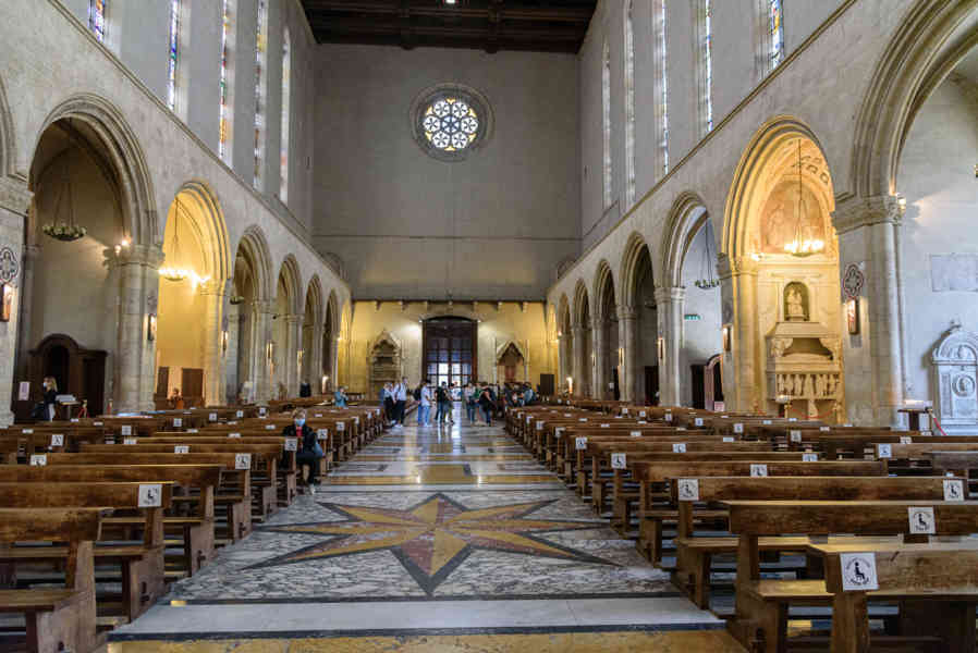 086 - Italia - Nápoles - basílica y convento de Santa Clara - basílica.jpg